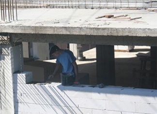 В Саратове дед заставил гопников строить музей