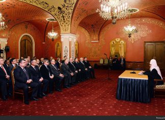 Товарищи офицеры! Прошу садиться!