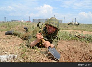 Cейчас в либеральной среде только и разговоров: где лучше в эмиграции жить? А вот история противоположная. Молодой парижанин меняет Елисейские Поля на Красную площадь. Невзирая на курс доллара и прочие катаклизмы