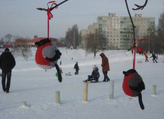 Фотофакт: повешенные бандеровцами русские снегири