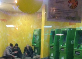 Обустроенные «зеленые» эко-кабинки для отдыха после перелетов в аэропорту О’Хара. Чикаго, США