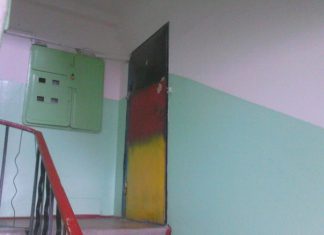 Дверь в приёмную канцлера Германии Ангелы Меркель, Берлин