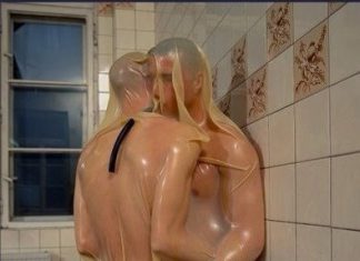 Гоша Куценко рекламирует инновационный костюм от содомии, разработанный российскими учёными и РПЦ