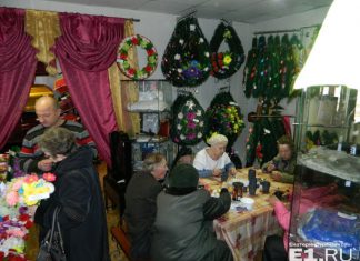 Ветеранов поздравили с 9 Мая в похоронном доме