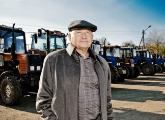 Лужков ест дома