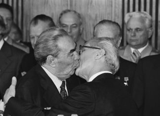 Зюганов: «коммунисты, и я в том числе, всегда были за гомосексуализм!»