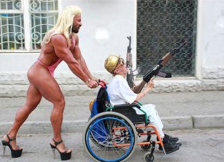 Ветеран войны приехал в Севастополь на инвалидной коляске, чтобы увидеть московский парад Победы