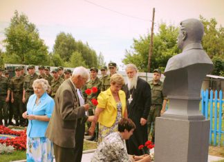 Под Ржевом деревянный угол избы музея Сталина мироточит с 1943 года