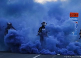 92% Леваков живут с мамами. 30% безработные.