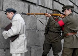 РАССТРЕЛЯТЬ ГАДИНУ!