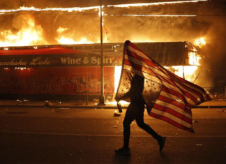 В мире началось время падения царств