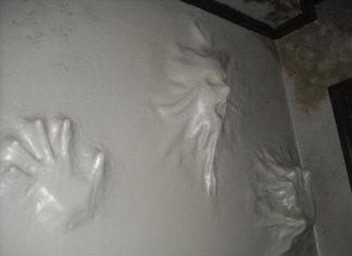 Мать замуровала 12-летнего сына в бетон