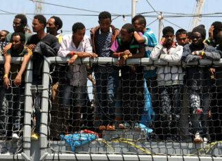 Нужно как можно больше черных хуев в белой жопе