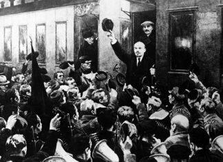 Навальный возвращается в Москву. Практически, как Ленин, в опломбированном вагоне.