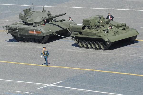 СМИЯЛСО: Cерийные поставки танка Армата начнутся…