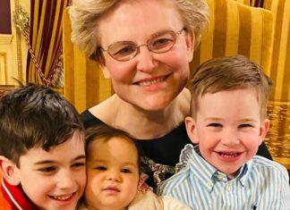 Пукнула влагалищем и улетела в Америку…