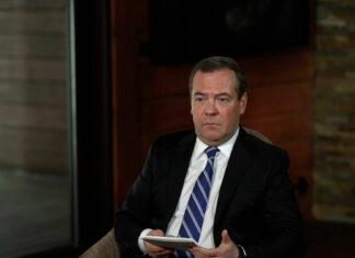 МЕДВЕД ВОСКРЕСЕ: Медведев — Три выходных лучше, чем два